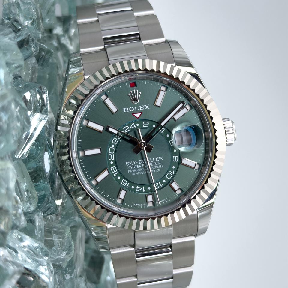 Rolex Sky-Dweller 2026 Complete Set Mint Green Dial Oyster Bracelet